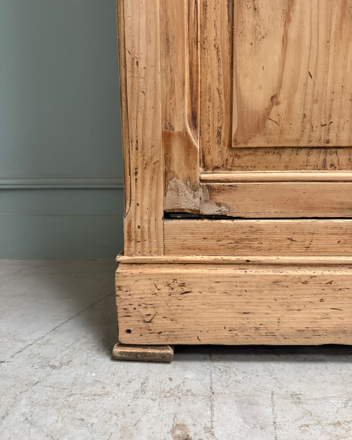 Vintage Delagrave display cabinet (renovated)