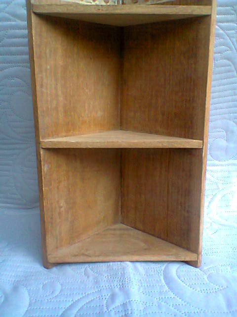 Wall corner shelf