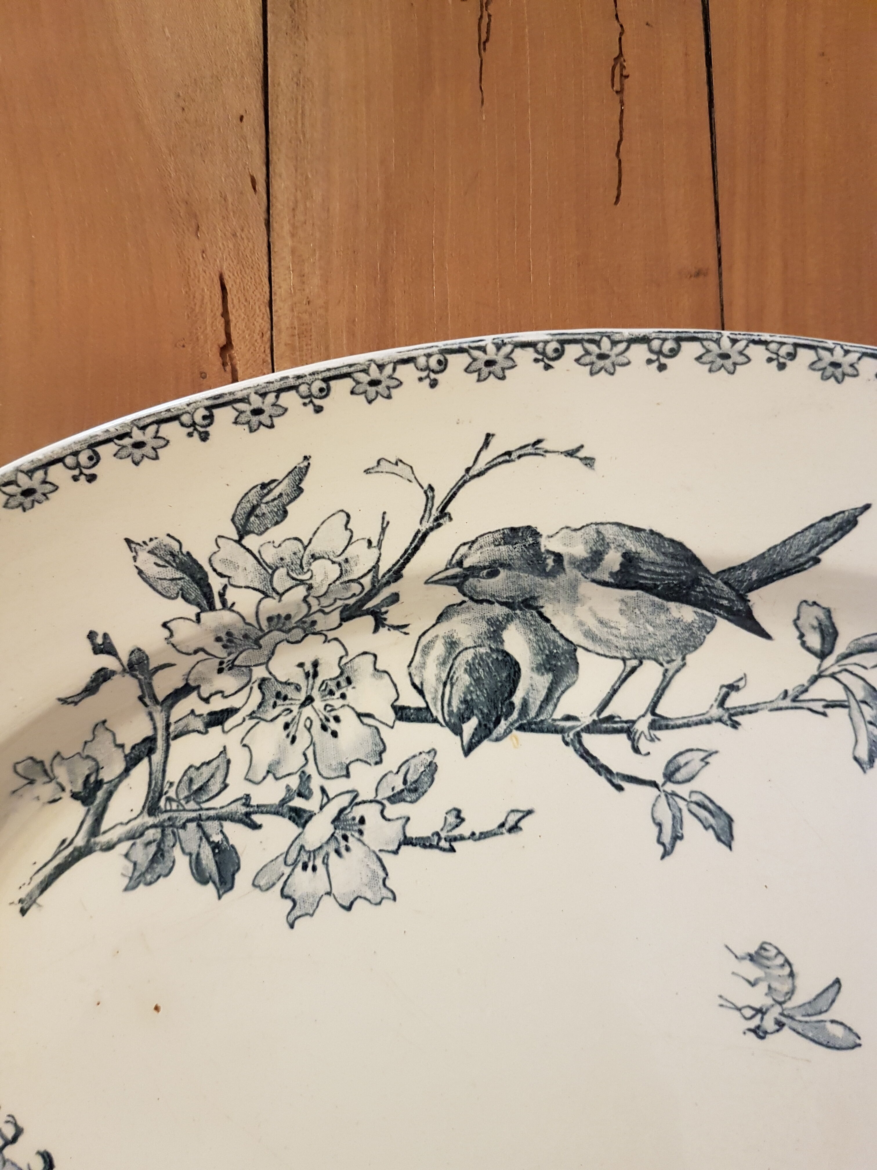 Oval dish in Sarreguemines earthenware