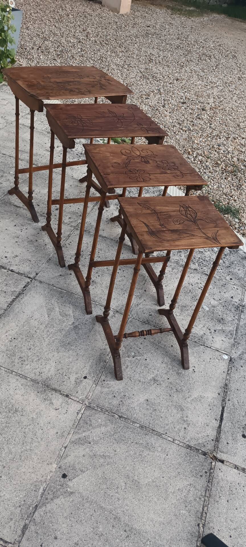 Tables gigognes anciennes