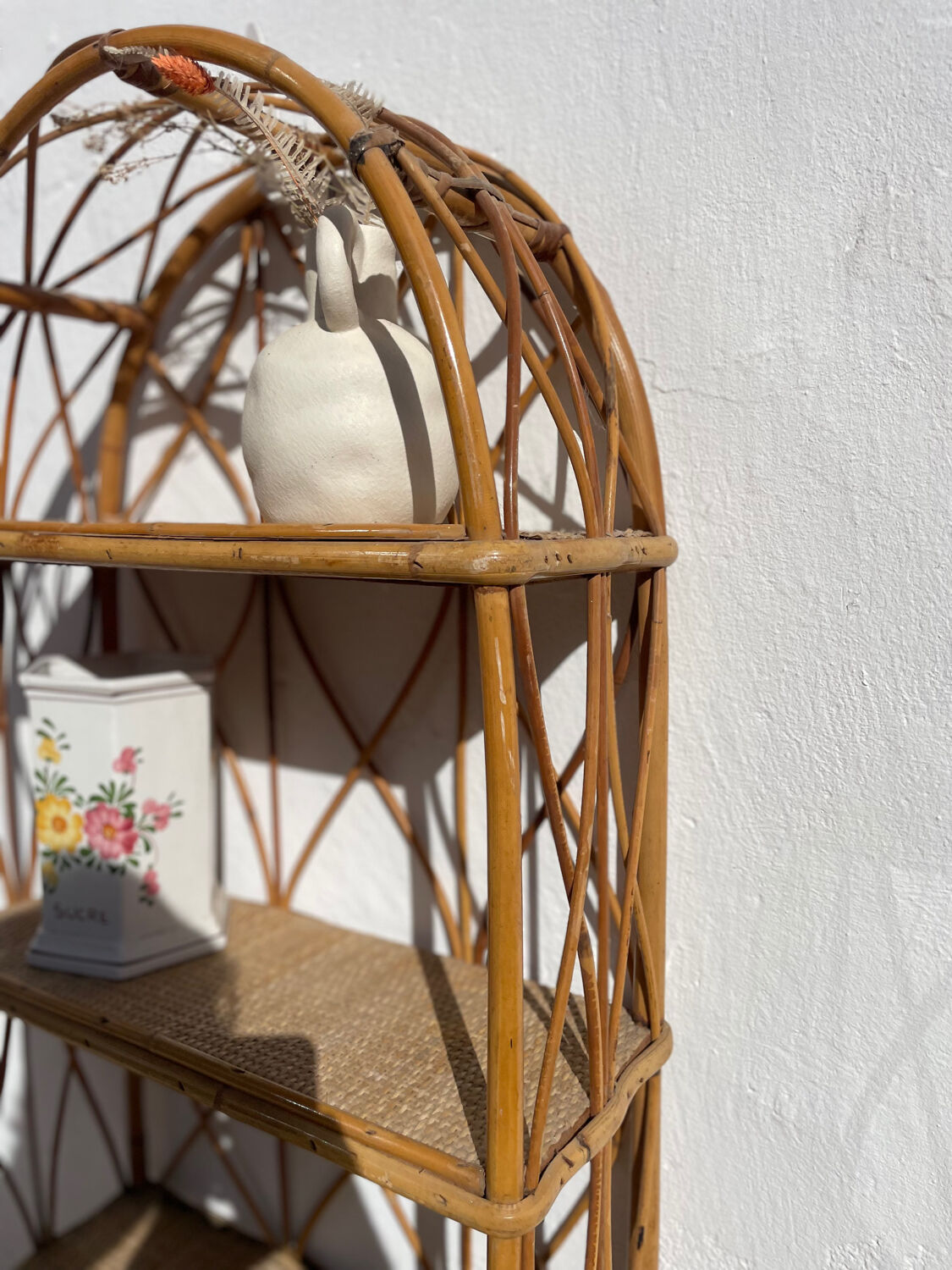 Vintage wall shelf in rattan and caning — 70s bohemian spirit