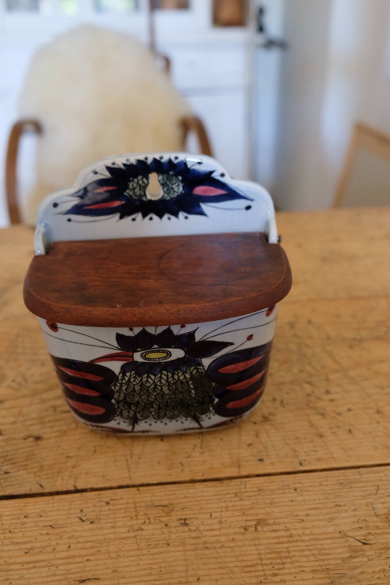 Royal Copenhagen Aluminia Tenera – wall-mounted salt pot "Crazy Bird" – Be