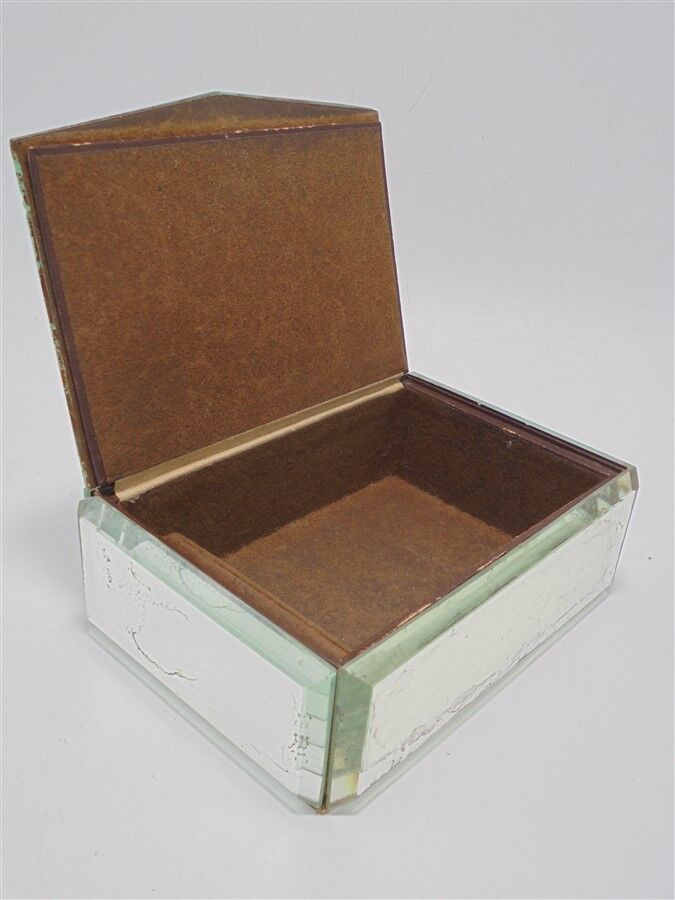 Jewelry box