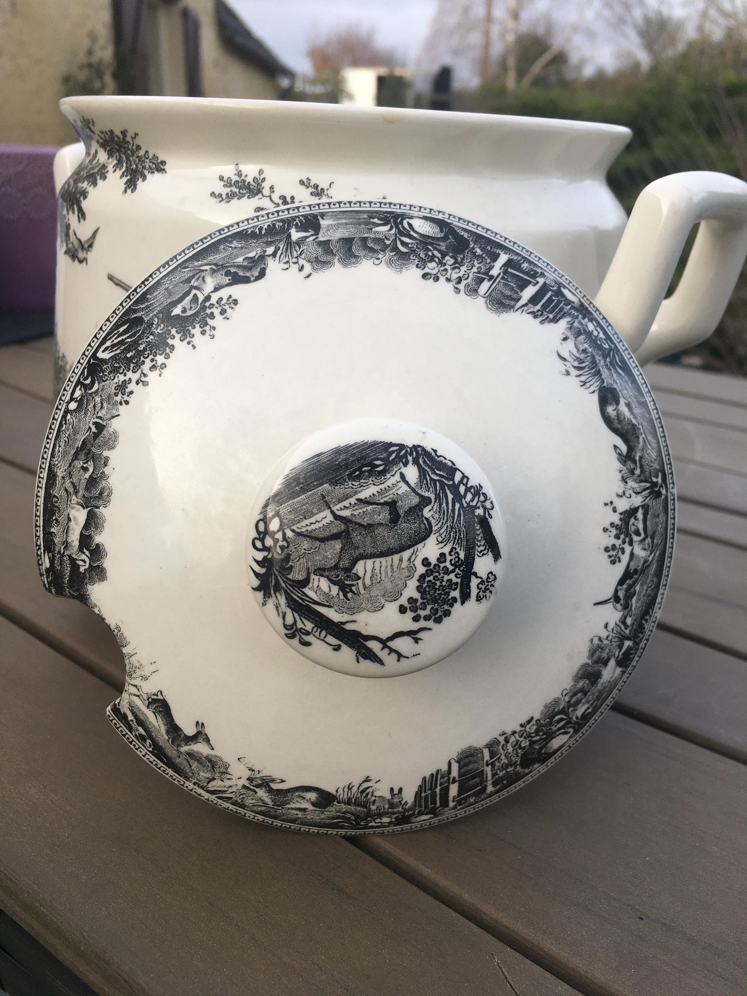 Vegetable dish from Villeroy to Boch Artemis Collection, theme "The Hunt"