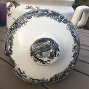 Vegetable dish from Villeroy to Boch Artemis Collection, theme "The Hunt"