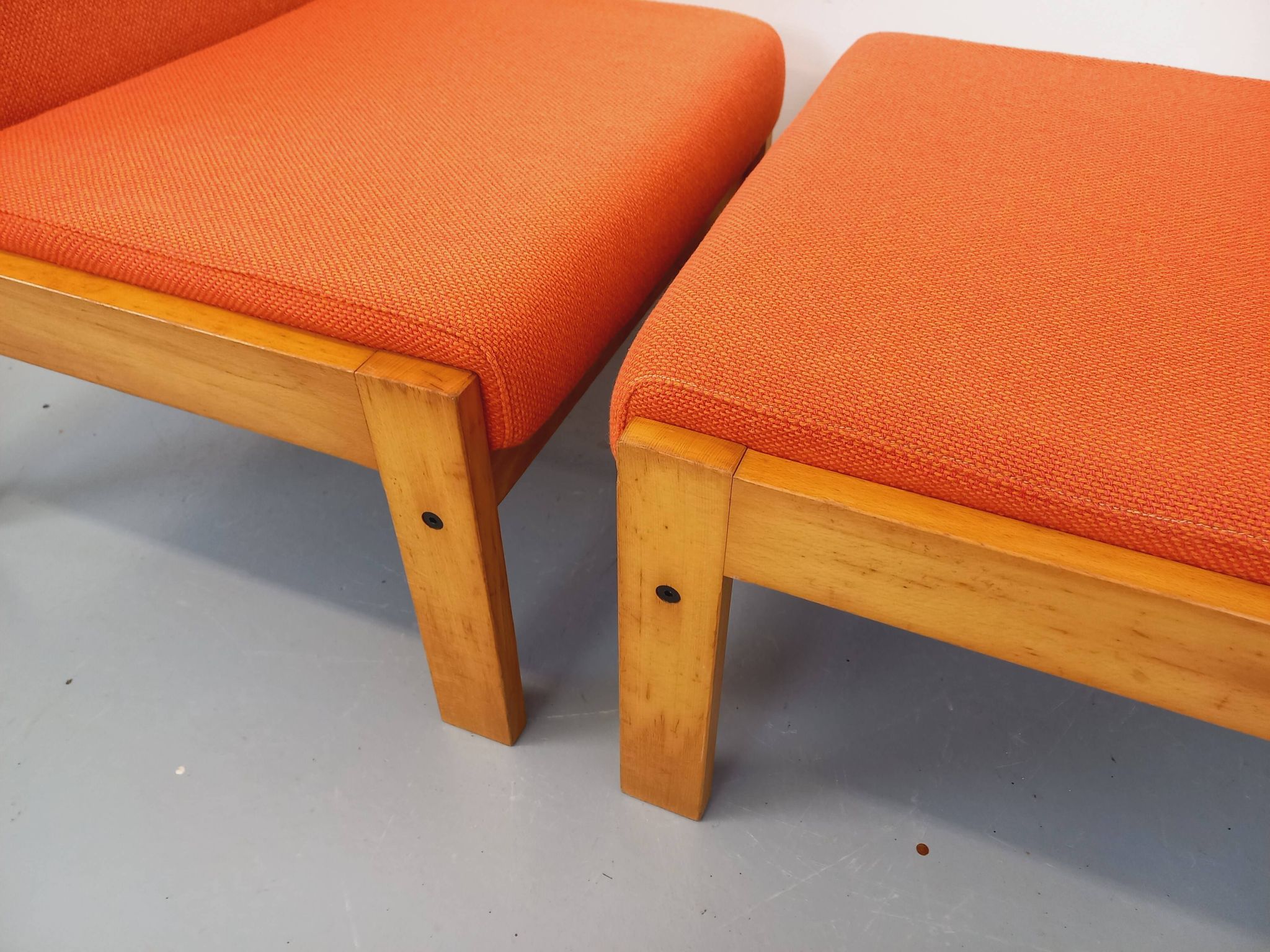 Set of 2 vintage Baumann armchairs in orange fabric and wood from the 80s