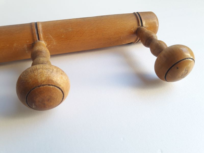 Wooden wall coat rack with 5 hooks