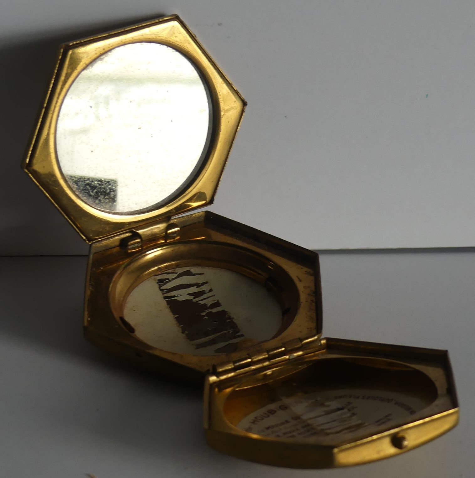 Houbigant powder maker