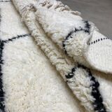 White wool carpet with diamonds 197x295cm