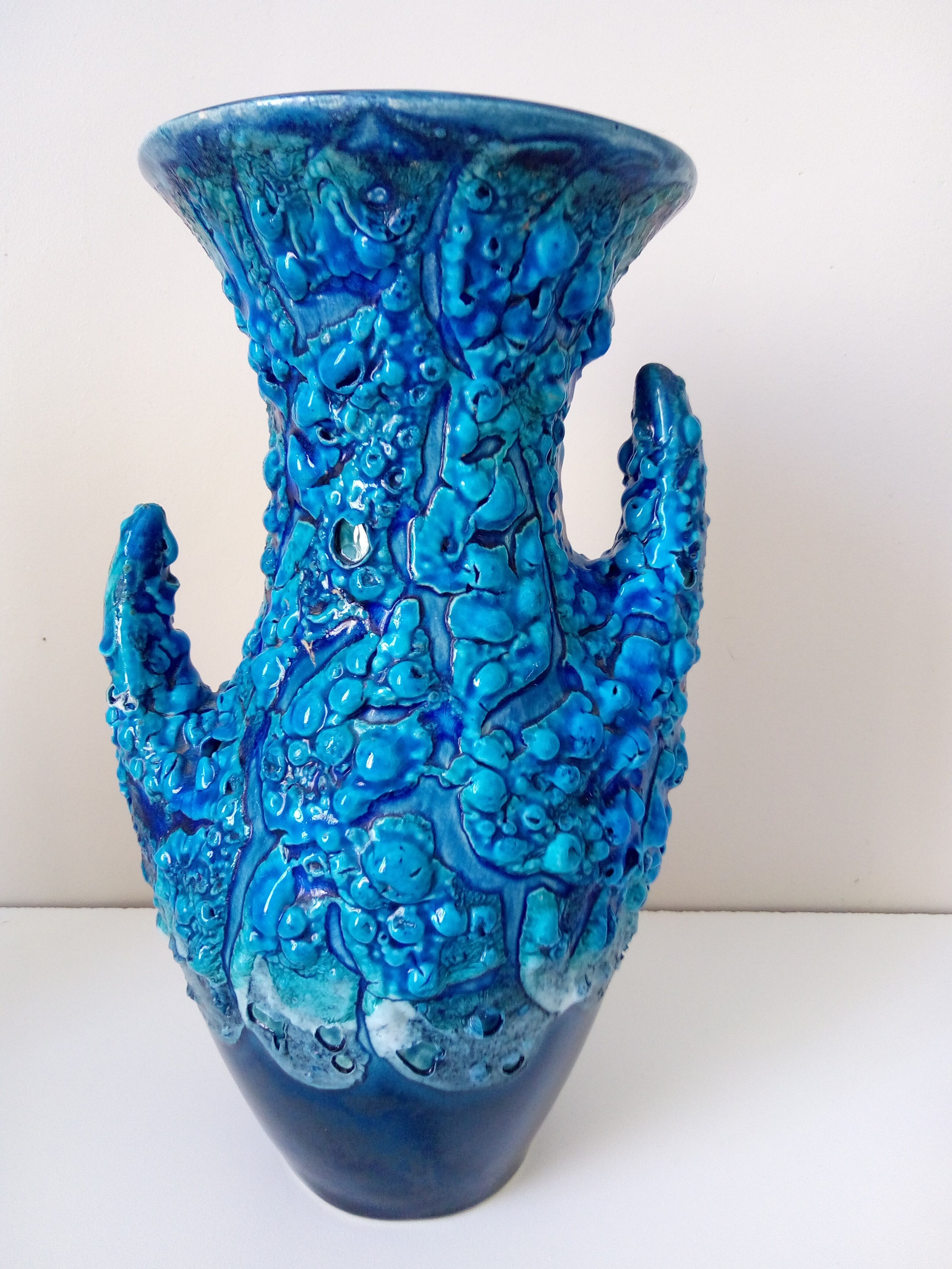 Sea foam vase