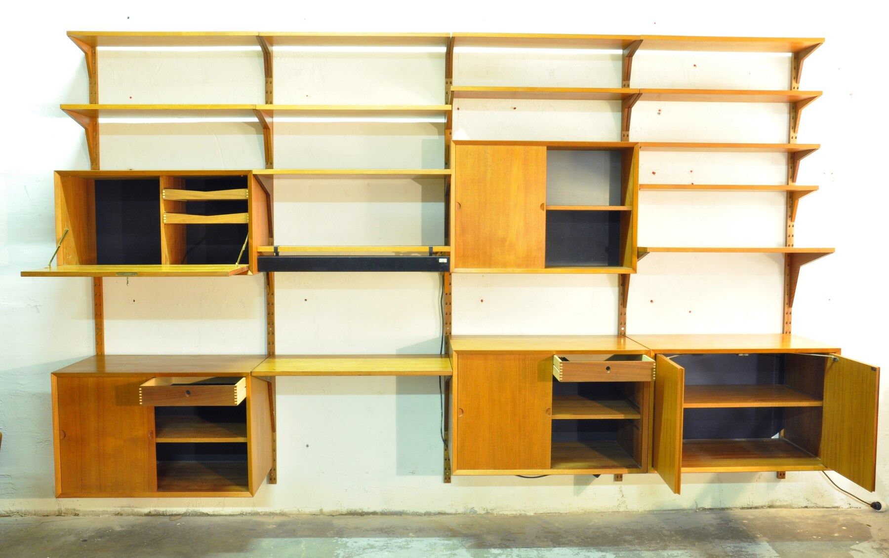 Wall unit - Poul Cadovius shelves