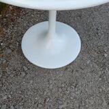 Round fiberglass table tulip foot