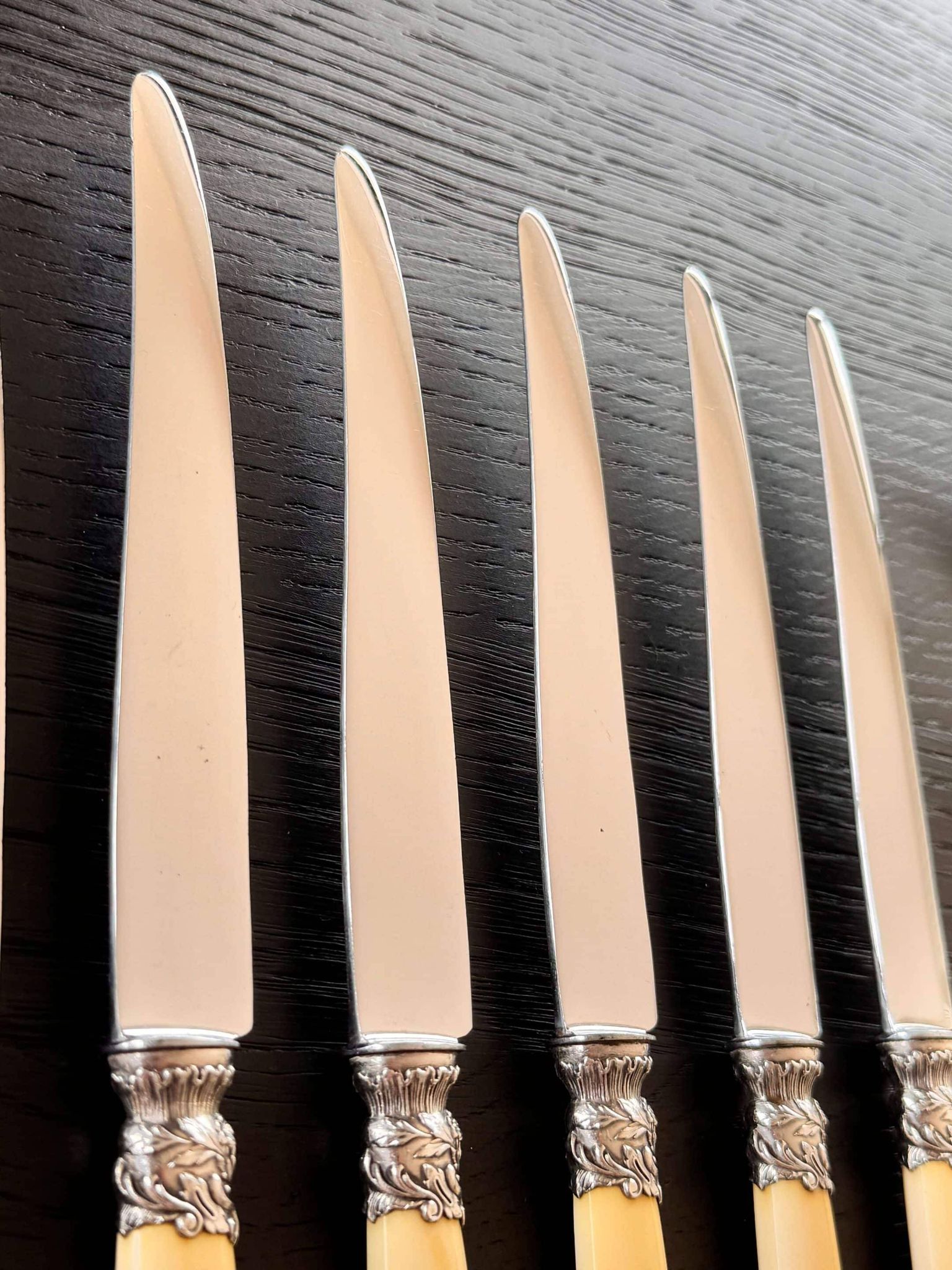12 Robert Linzeler knives and leg of lamb set for Jules Piault Paris
