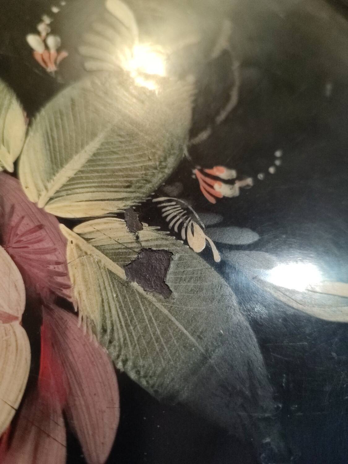 Hand-painted tray in enamelled sheet metal with a bouquet of Napoleon flowers