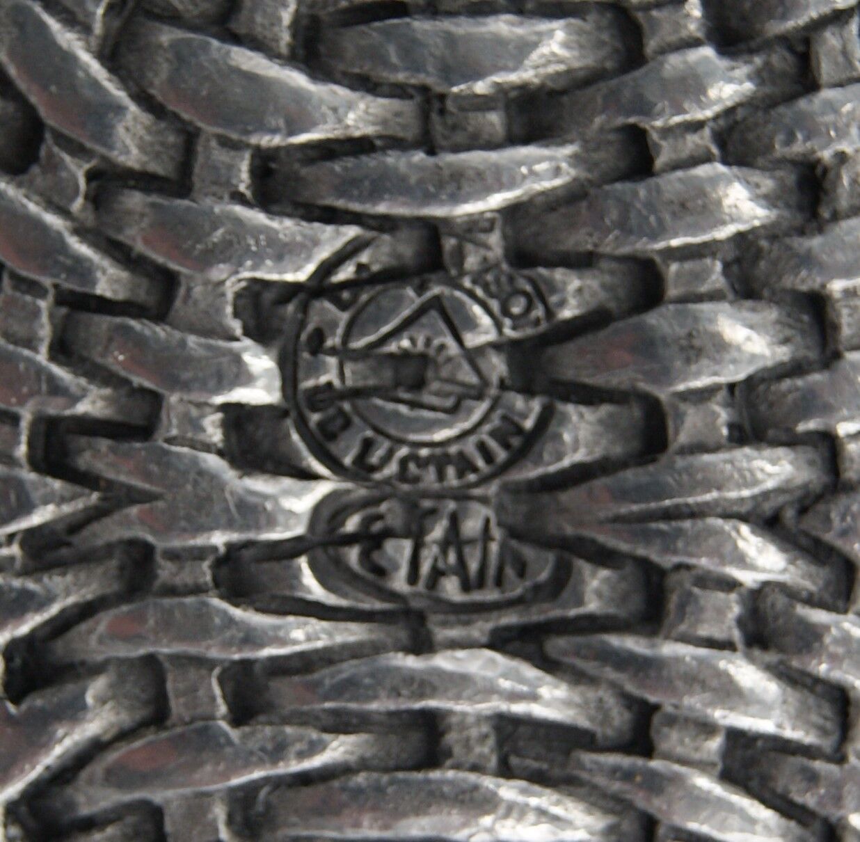 Basket tin braided deco vintage table