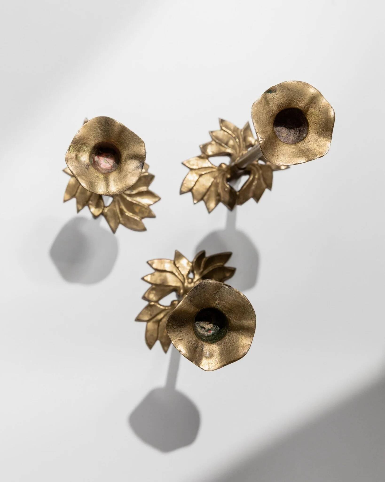 Set of 3 Doré Laiton Candle Holders – Art Nouveau Flower & Leaf Design, Italy, 1940s