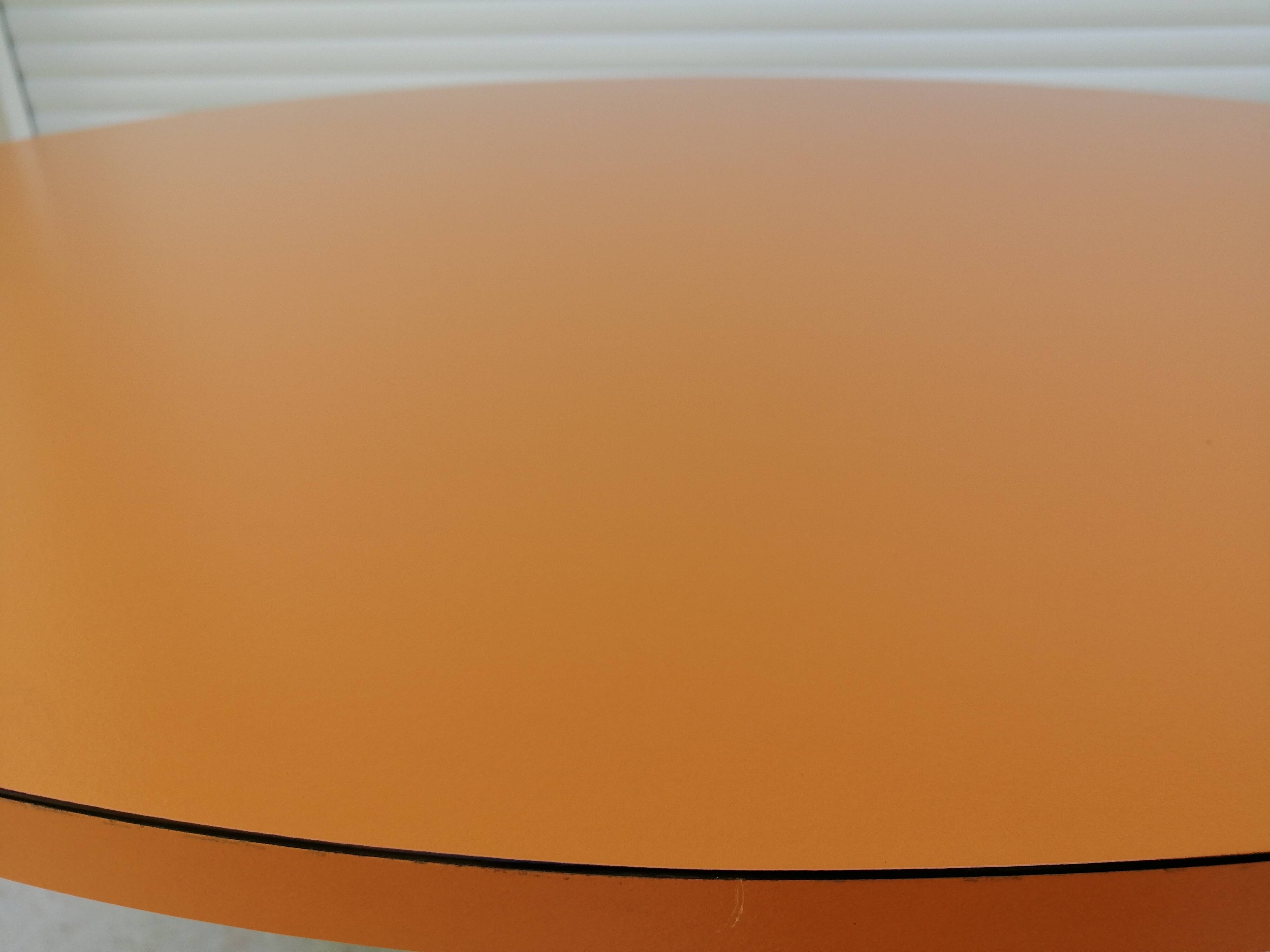 Round table formica orange 70s