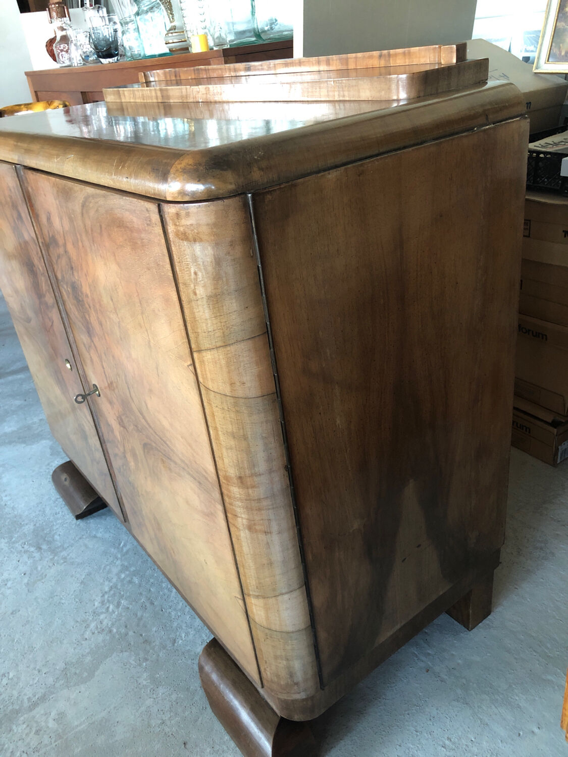 Art deco wooden chest of drawers from the 1940s