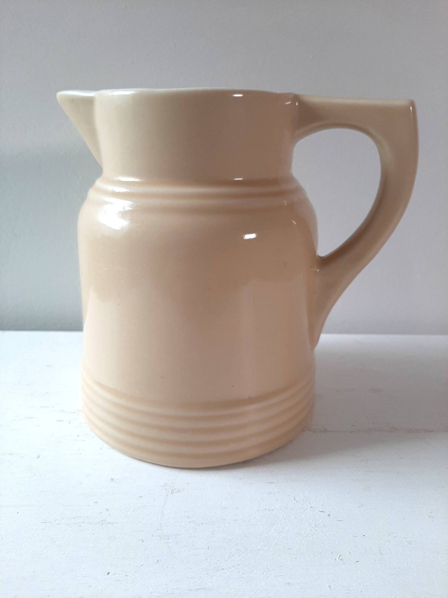 Pichet couleur crème