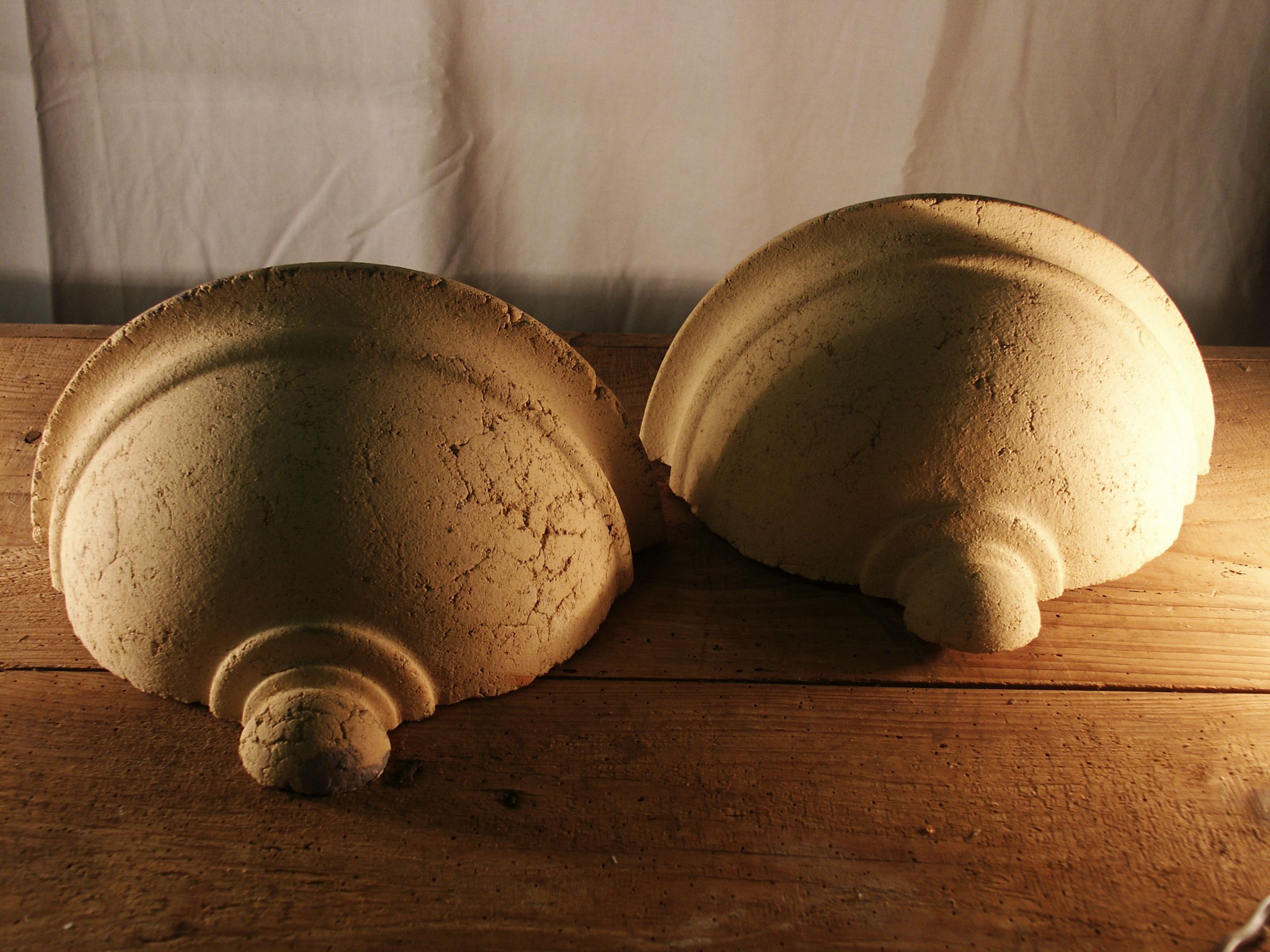 Pair wall lamps in reconstituted stone