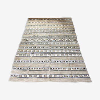 Ethnic carpets in wool 256 x 174cm