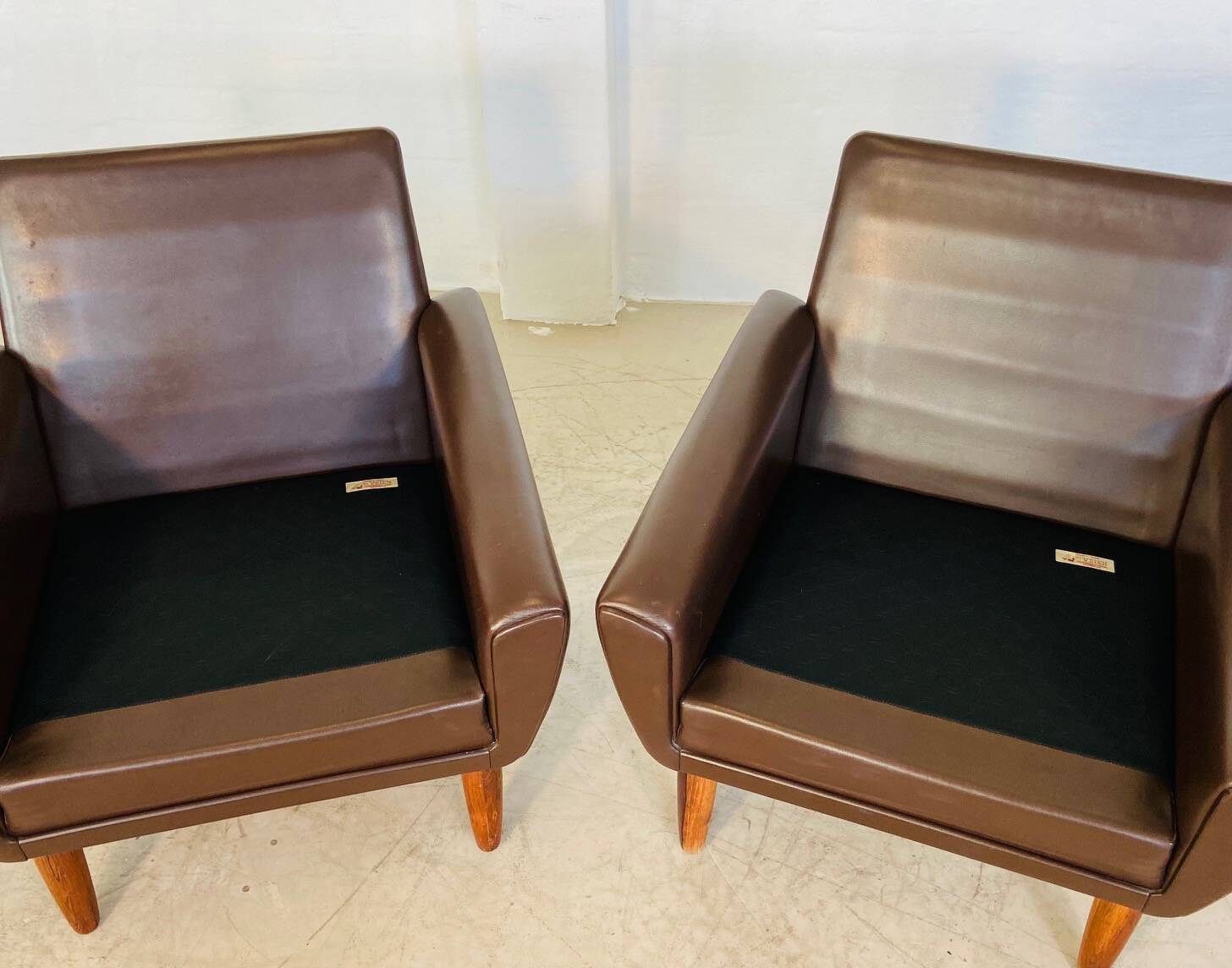 Vintage retro danish mid-century g. thams club chairs in coco brown leather