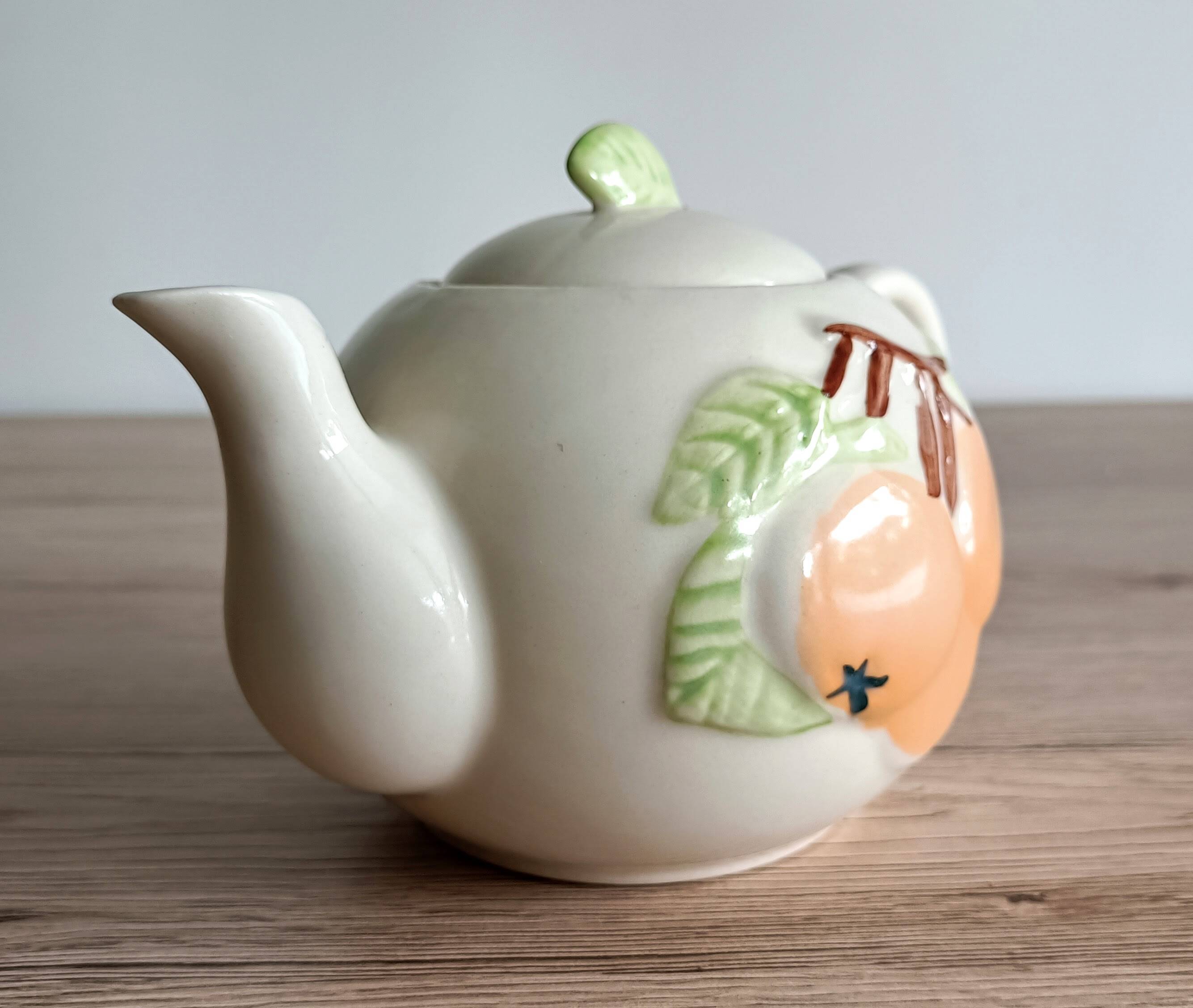 Slush teapot with embossed fruit decoration