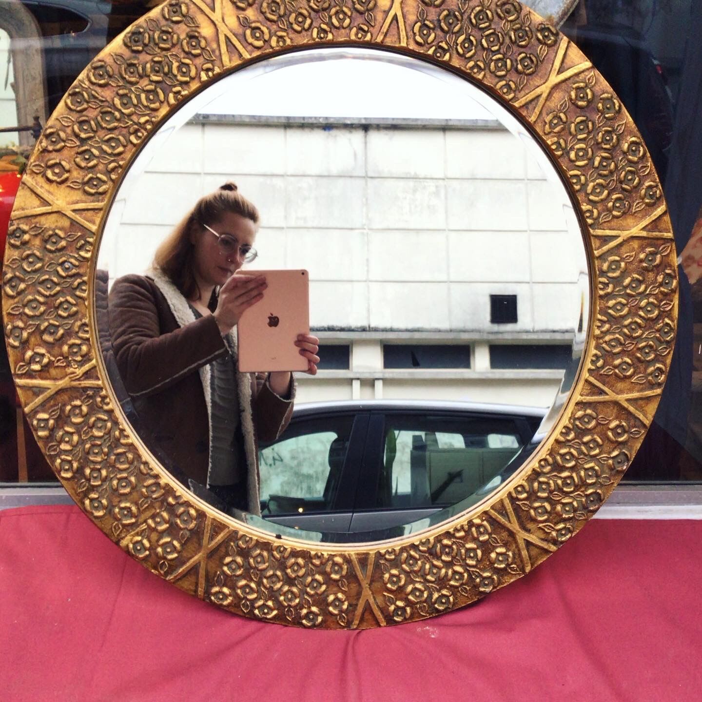 Golden stuck round mirror