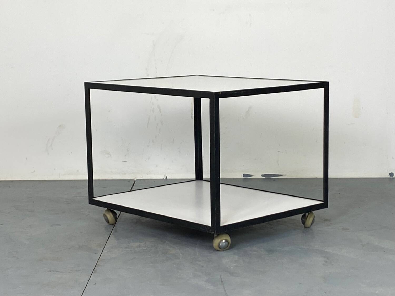 Table d'Appoint Roulante Mid-Century en Stratifié Blanc et Acier Noir par George Nelson pour Herman Miller, 1950s