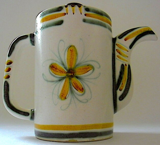 Quimper's "vintage" earthenware teapot, Keraluc workshop