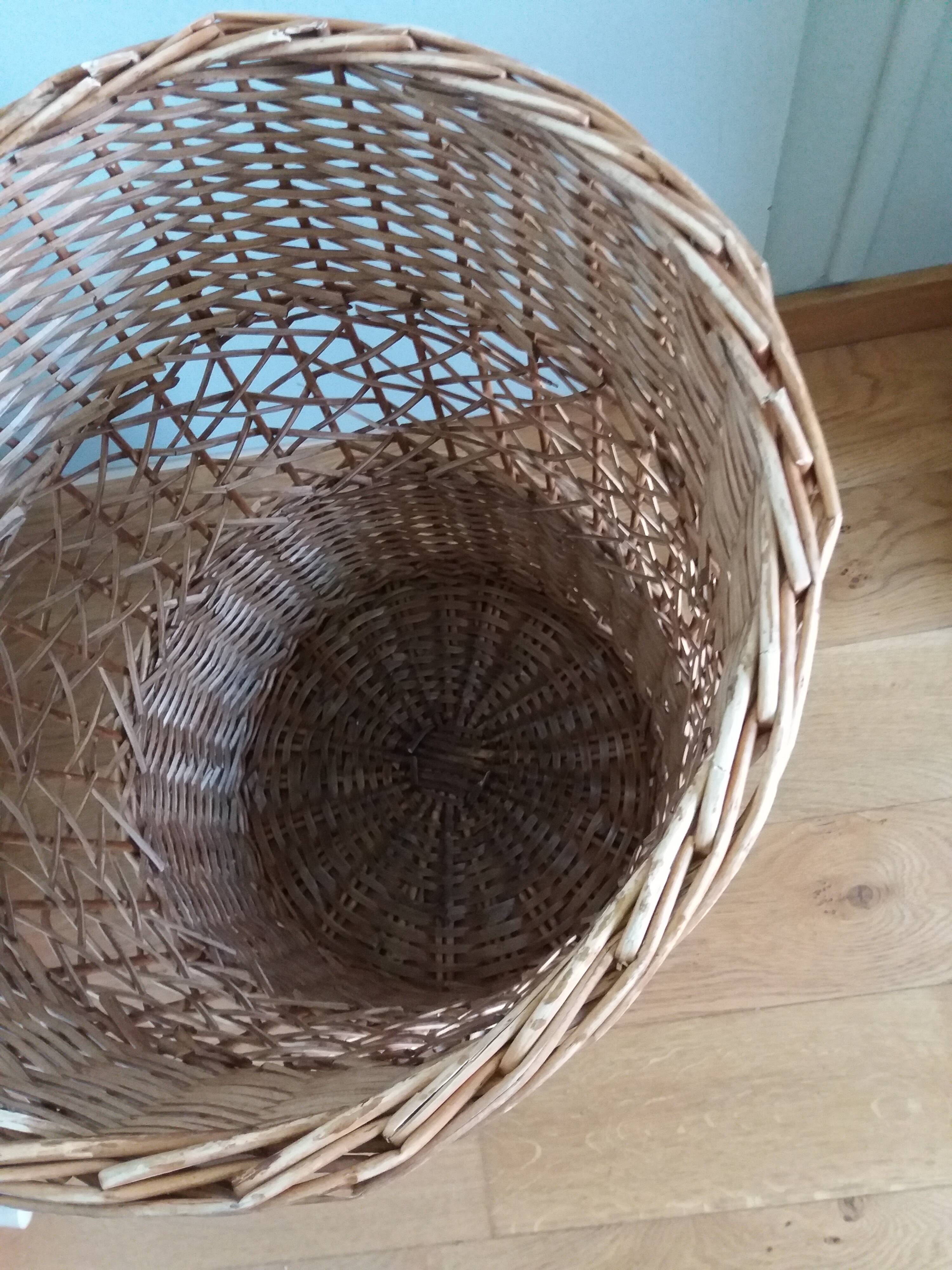 Wicker laundry basket