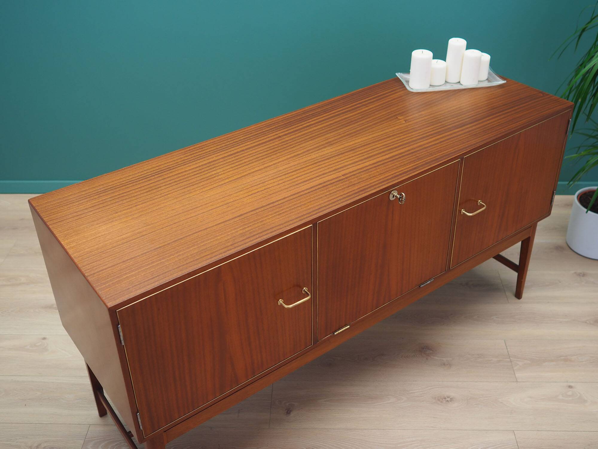 Enfilade en acajou, design danois, années 1970, production : Danemark