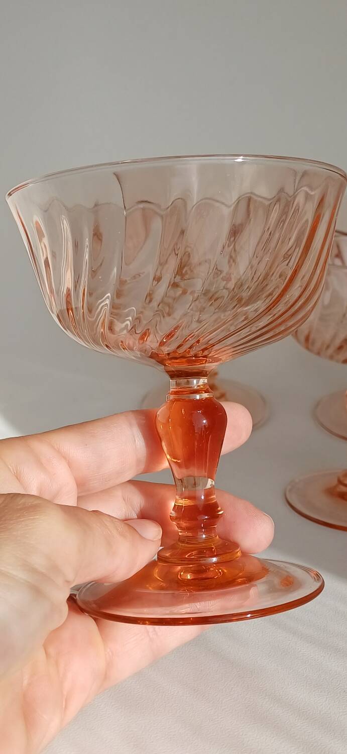 Champagne coupe, pink, rosaline.