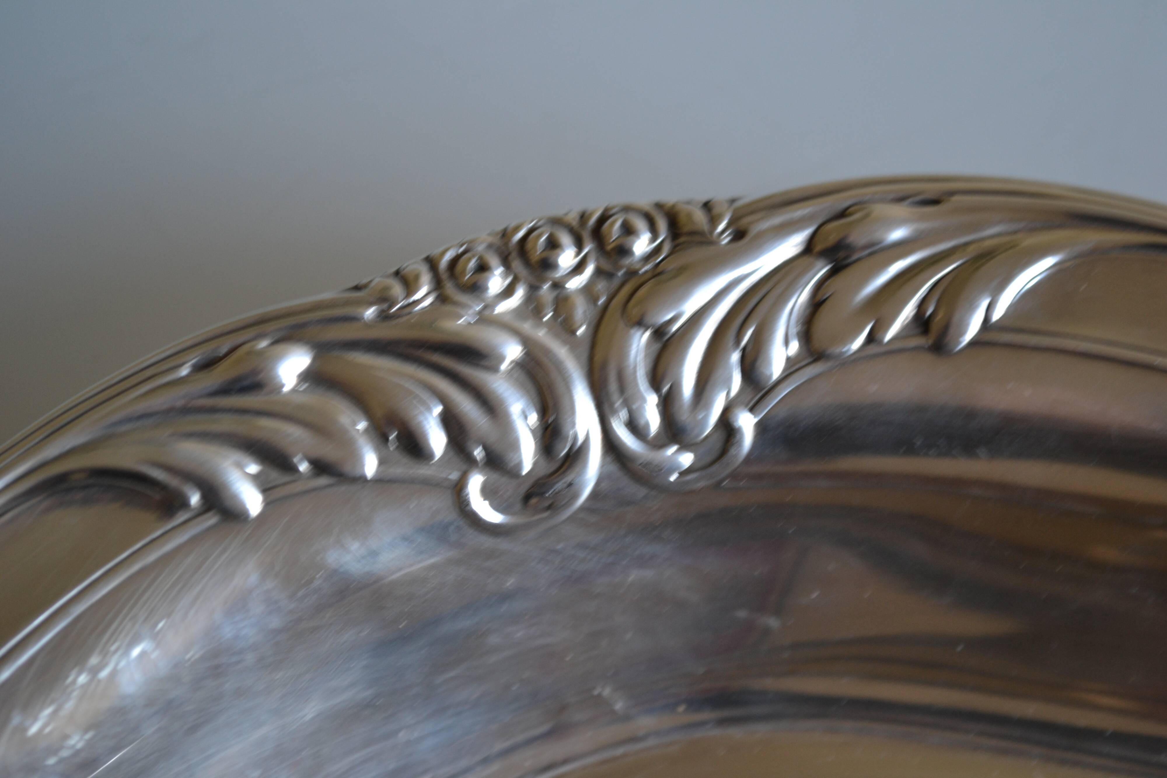 Flat basket cup in silver metal