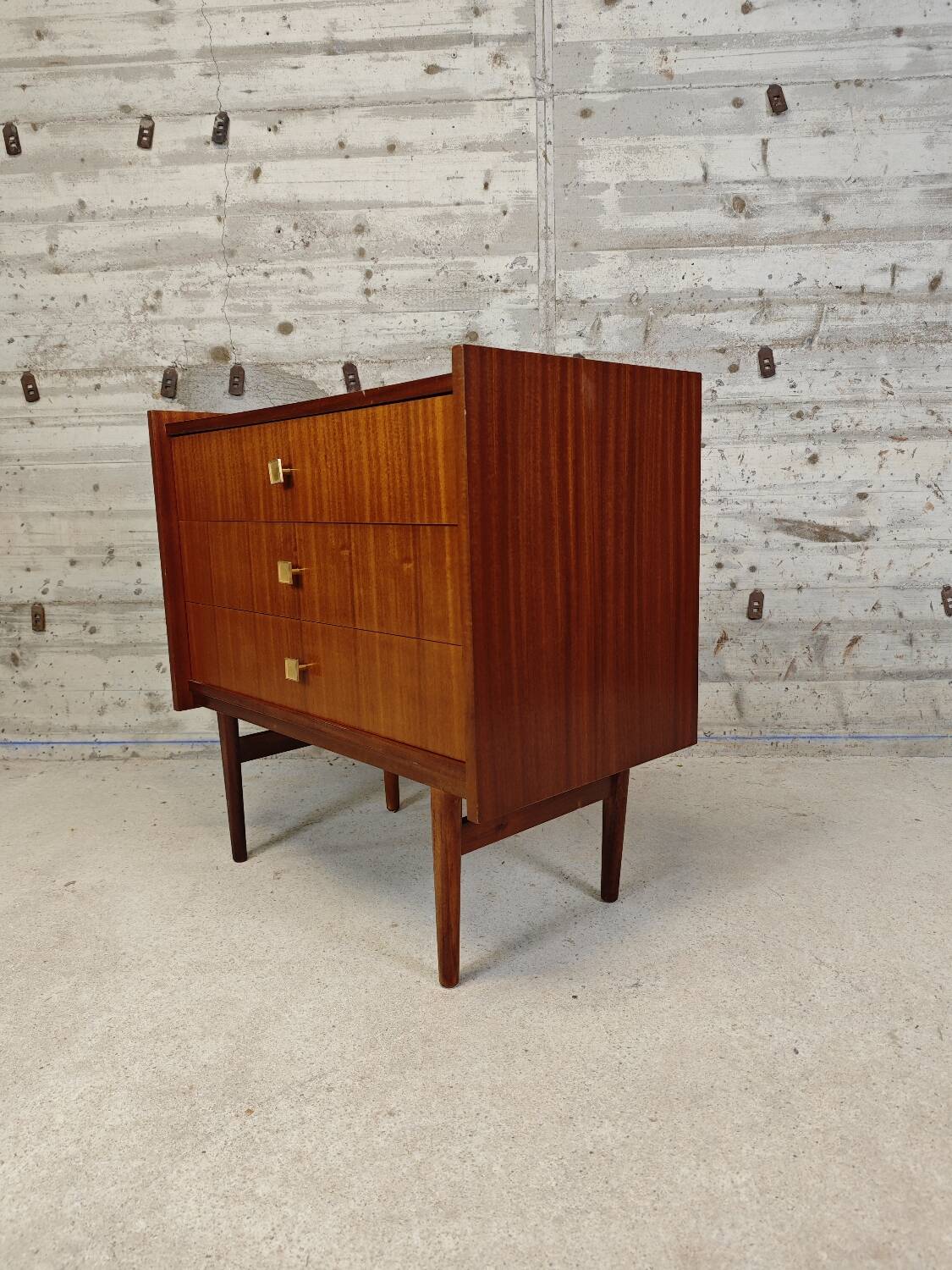 Vintage small-sized chest of drawers