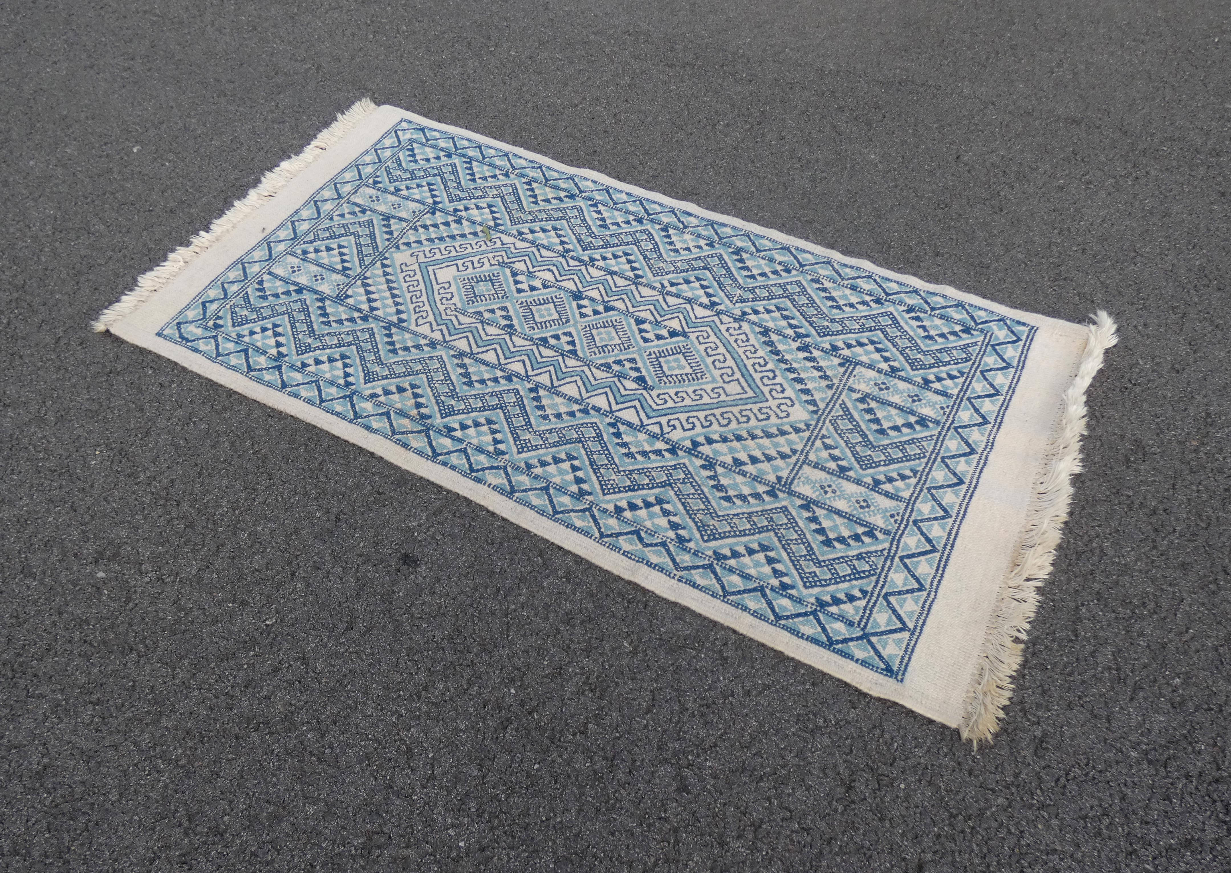 Oriental carpet 138 cm x 70 cm