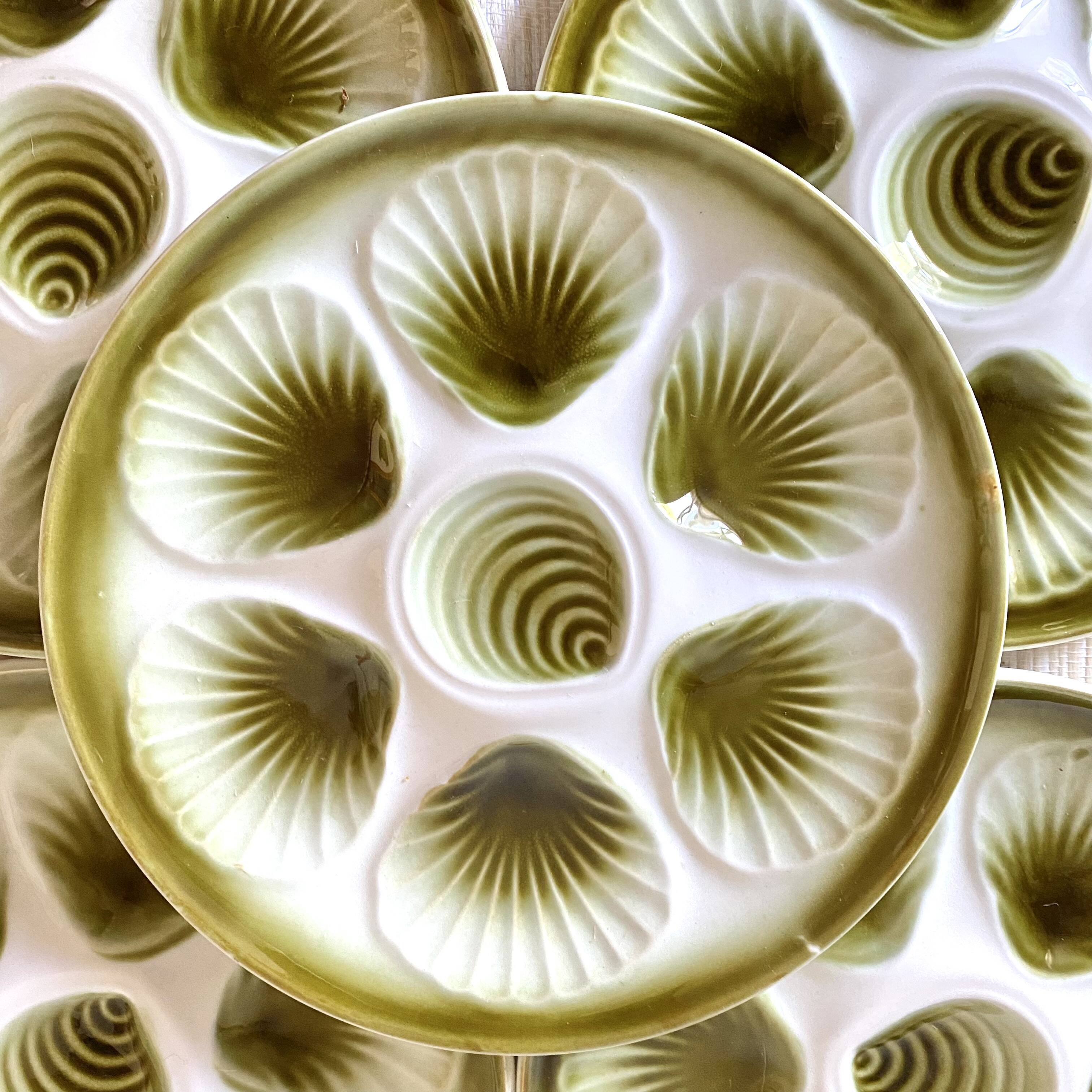 Moulin des Loups oyster plates and matching dish - 1970