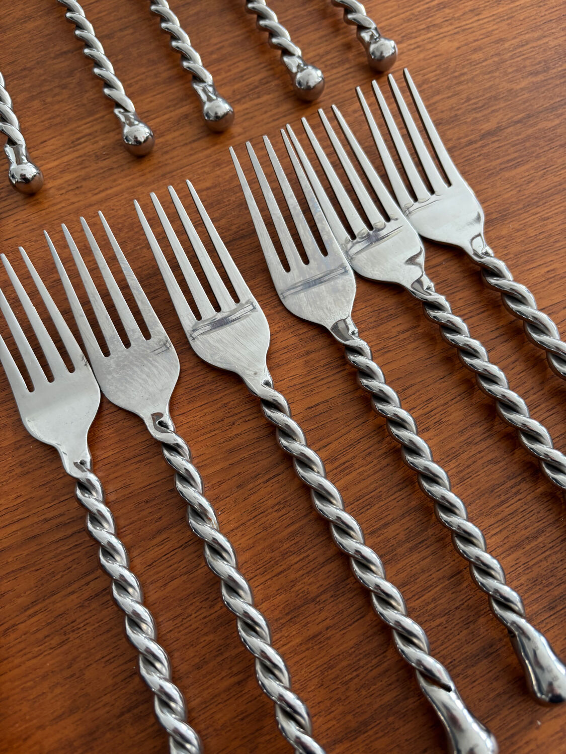 Stainless steel cutlery set with twisted handles – Design cutlery set