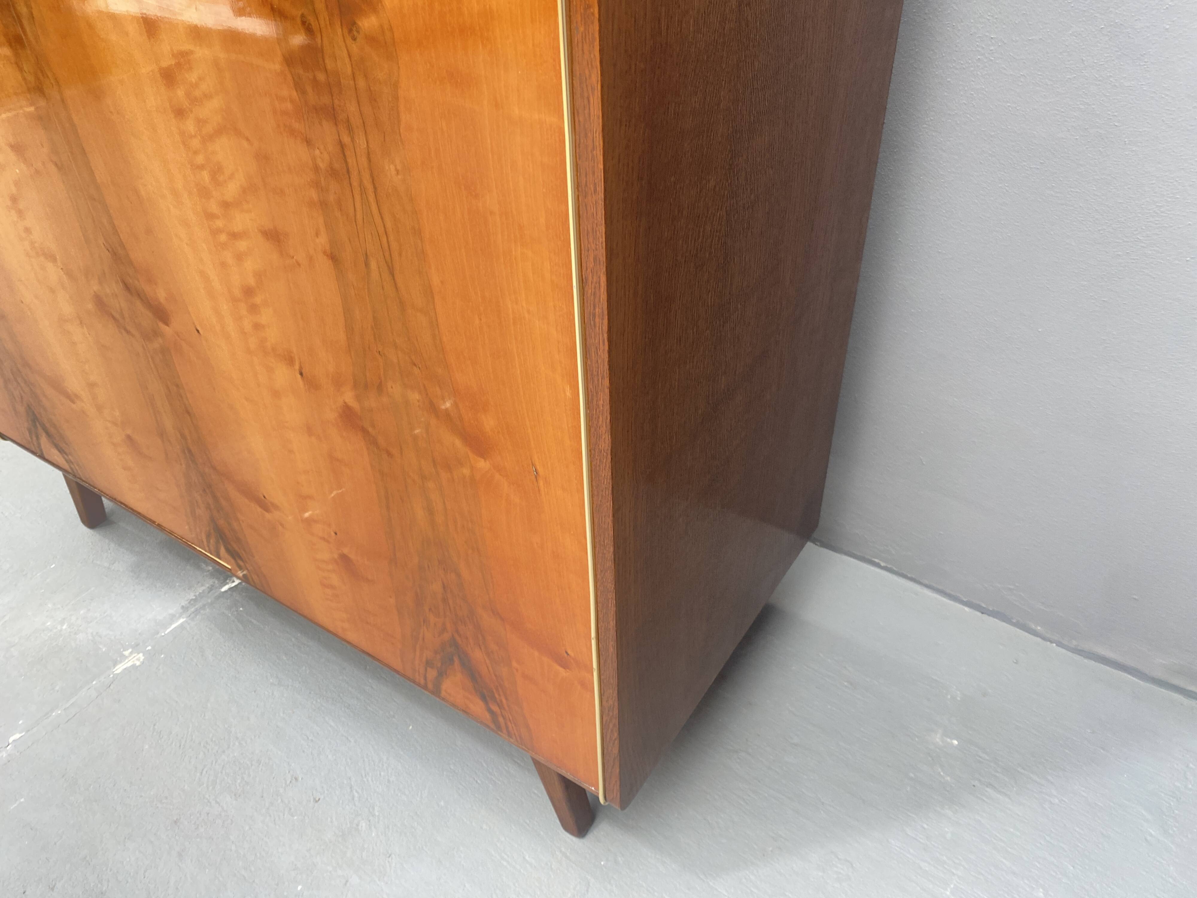 Armoire en noyer de Jitona, années 1970, Tchécoslovaquie