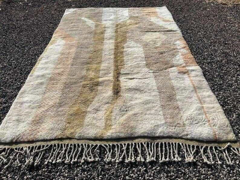 Beige and ecru Moroccan Mrirt 300x200 cm – natural abstract pattern