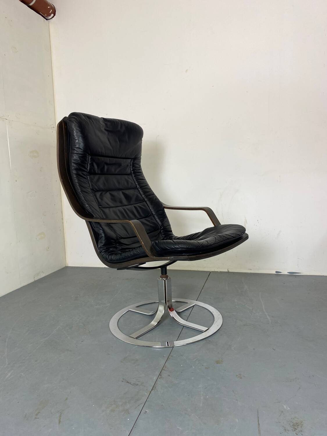 Chaise pivotante suédoise du milieu du siècle de Göte Möbler, années 1970