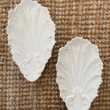 Ramekin, shell-shaped pocket emptier in white ceramic