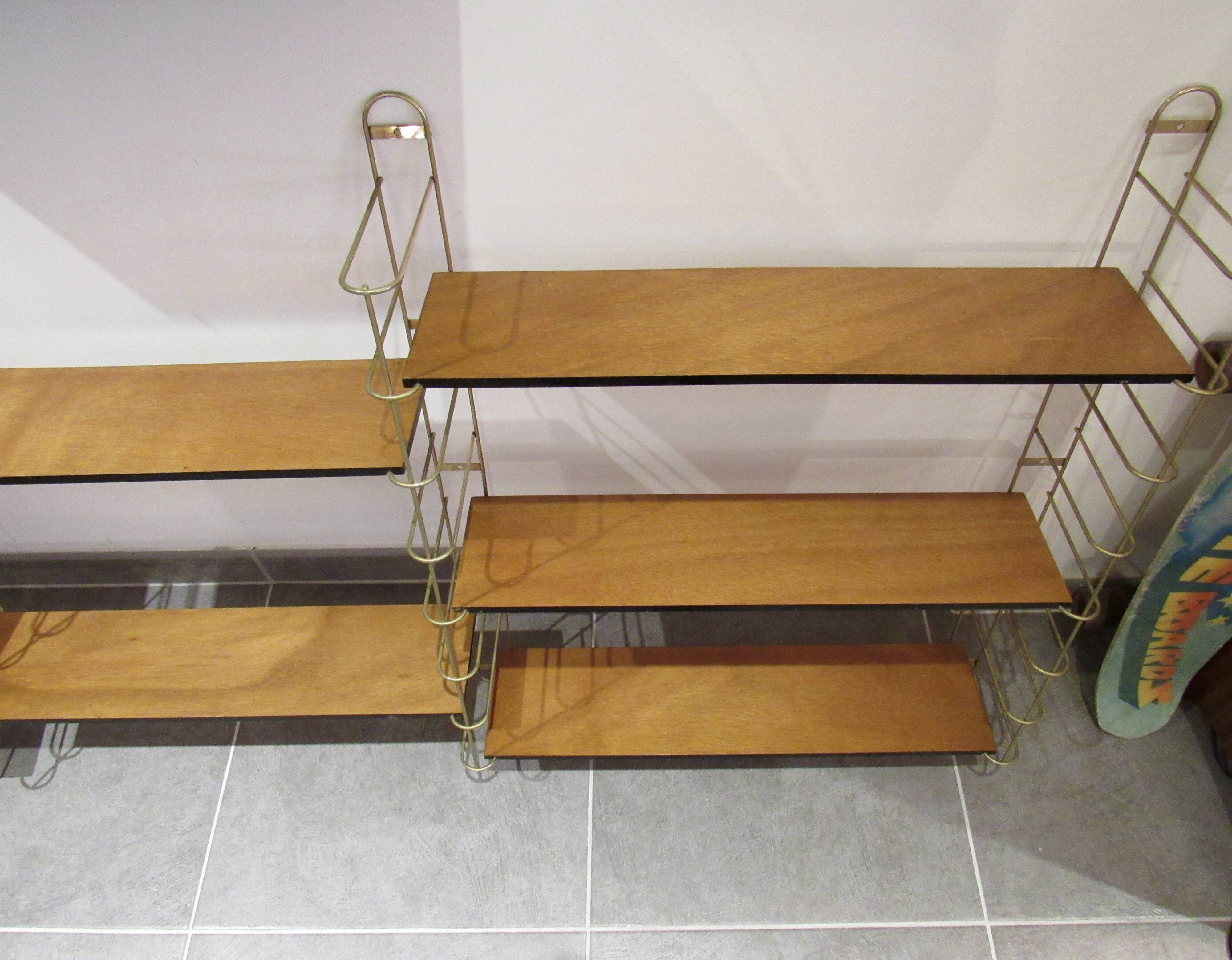Etagère murale modulable en métal doré et bois