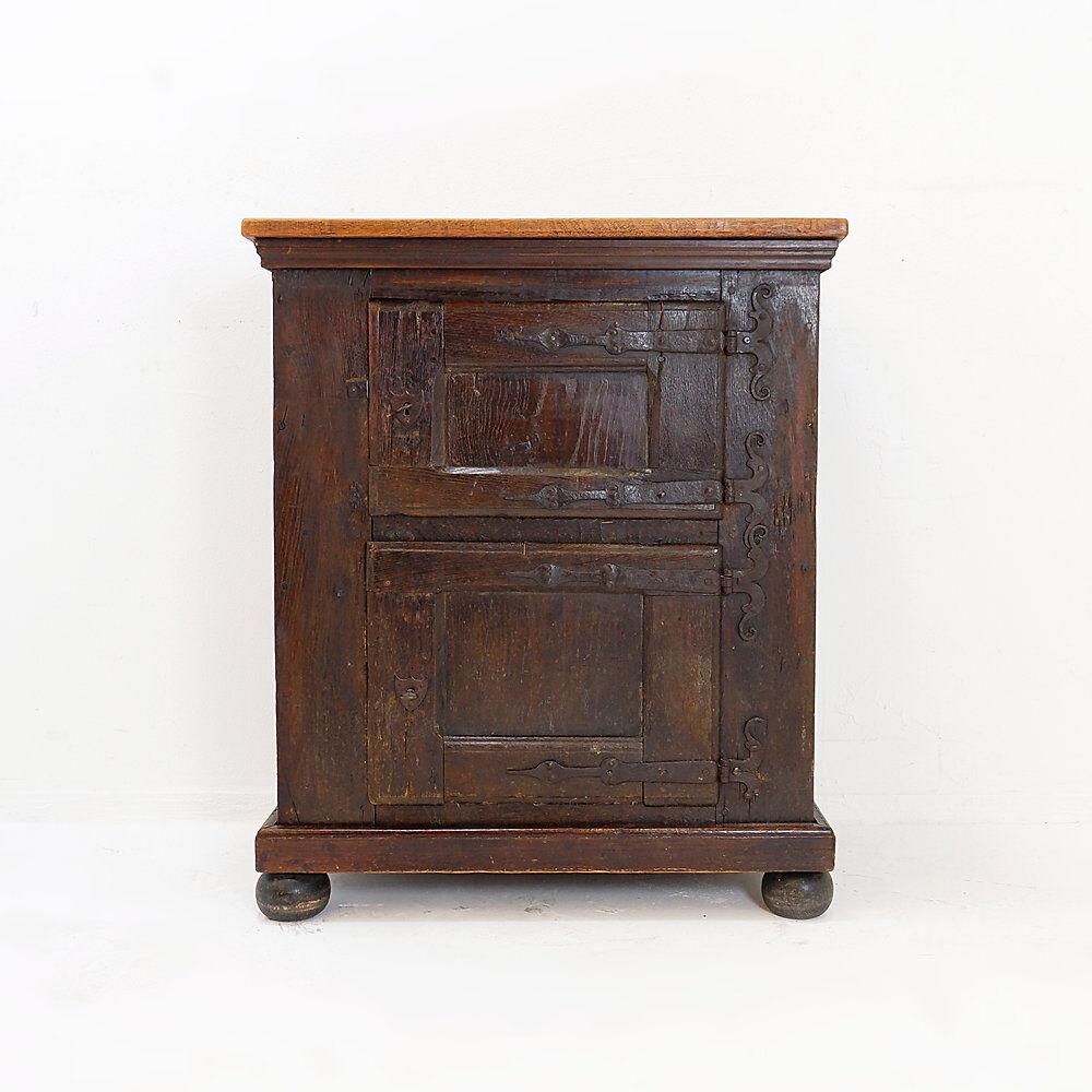 Small rustic buffet in solid wood - 2 doors and ball feet.