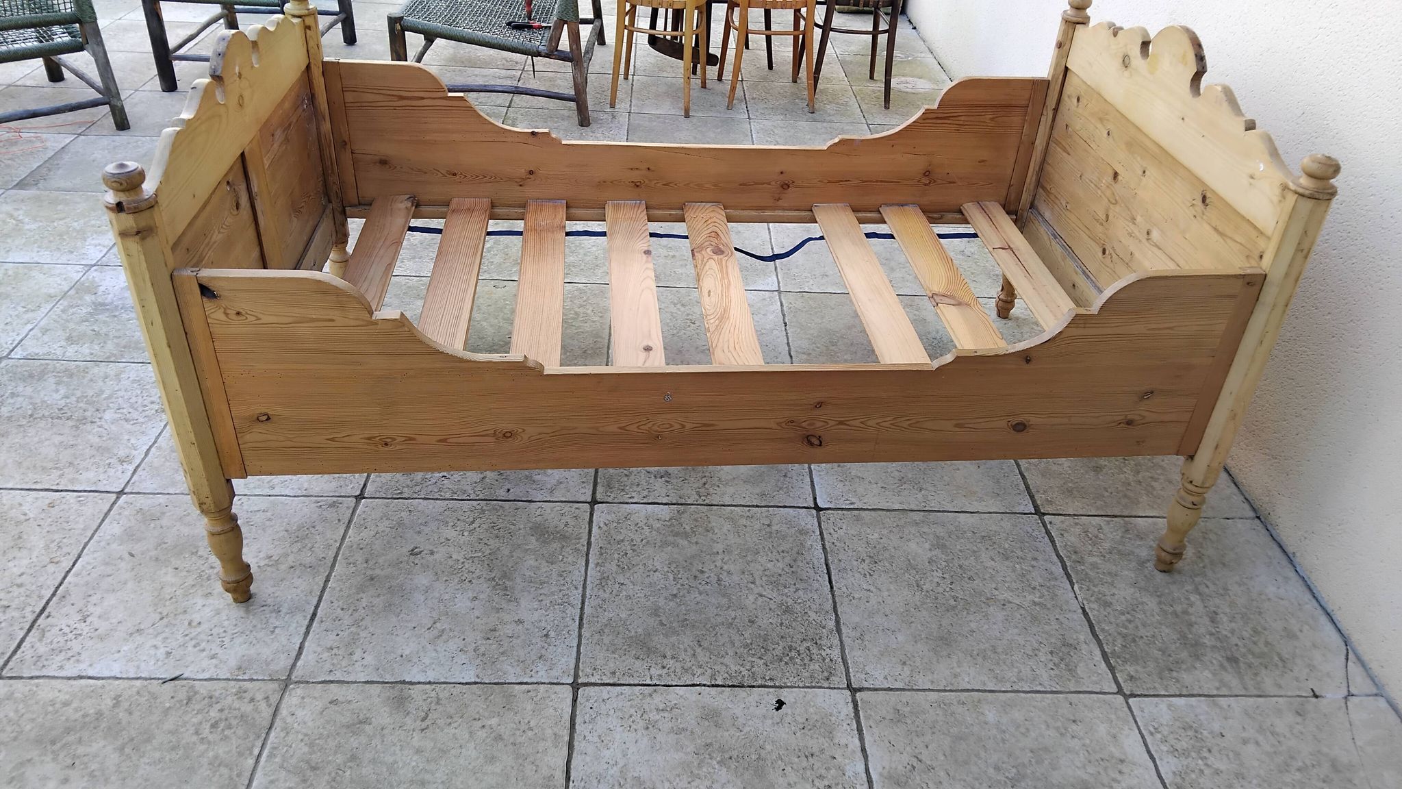 Vintage pine bed chalet style Savoie for one person