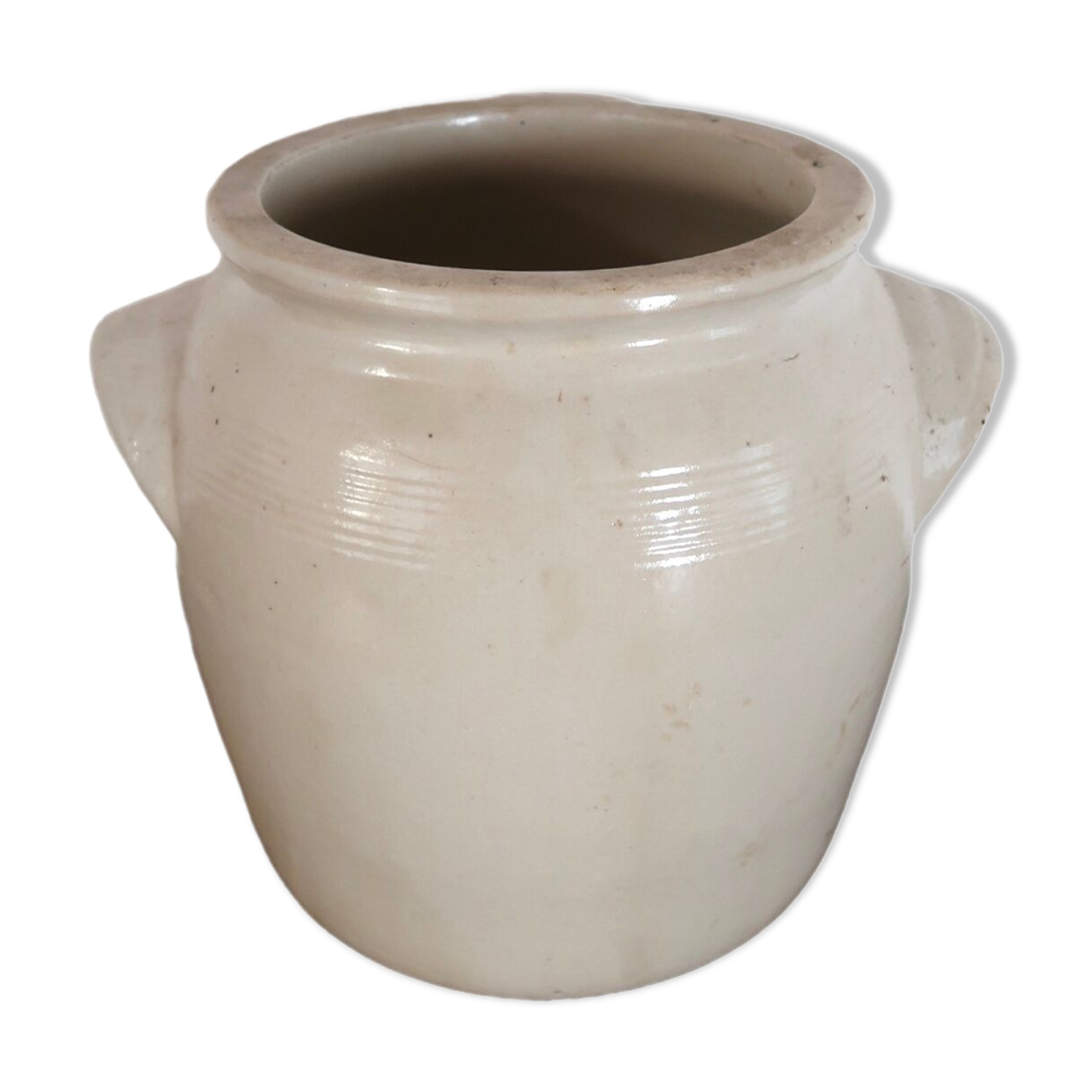 Off-white ancient sandstone pot