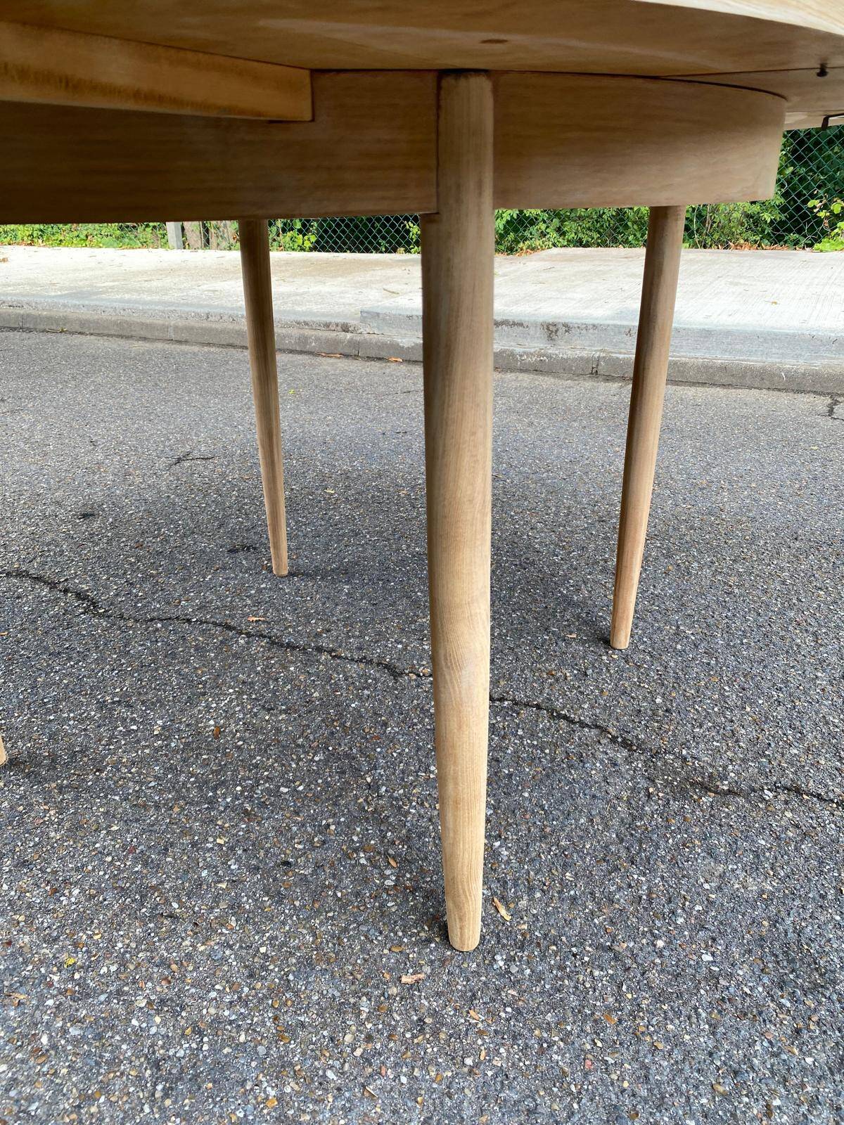Table à manger scandinave ronde extensible rénovée en teck 1950