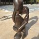 Statue bois "le penseur"