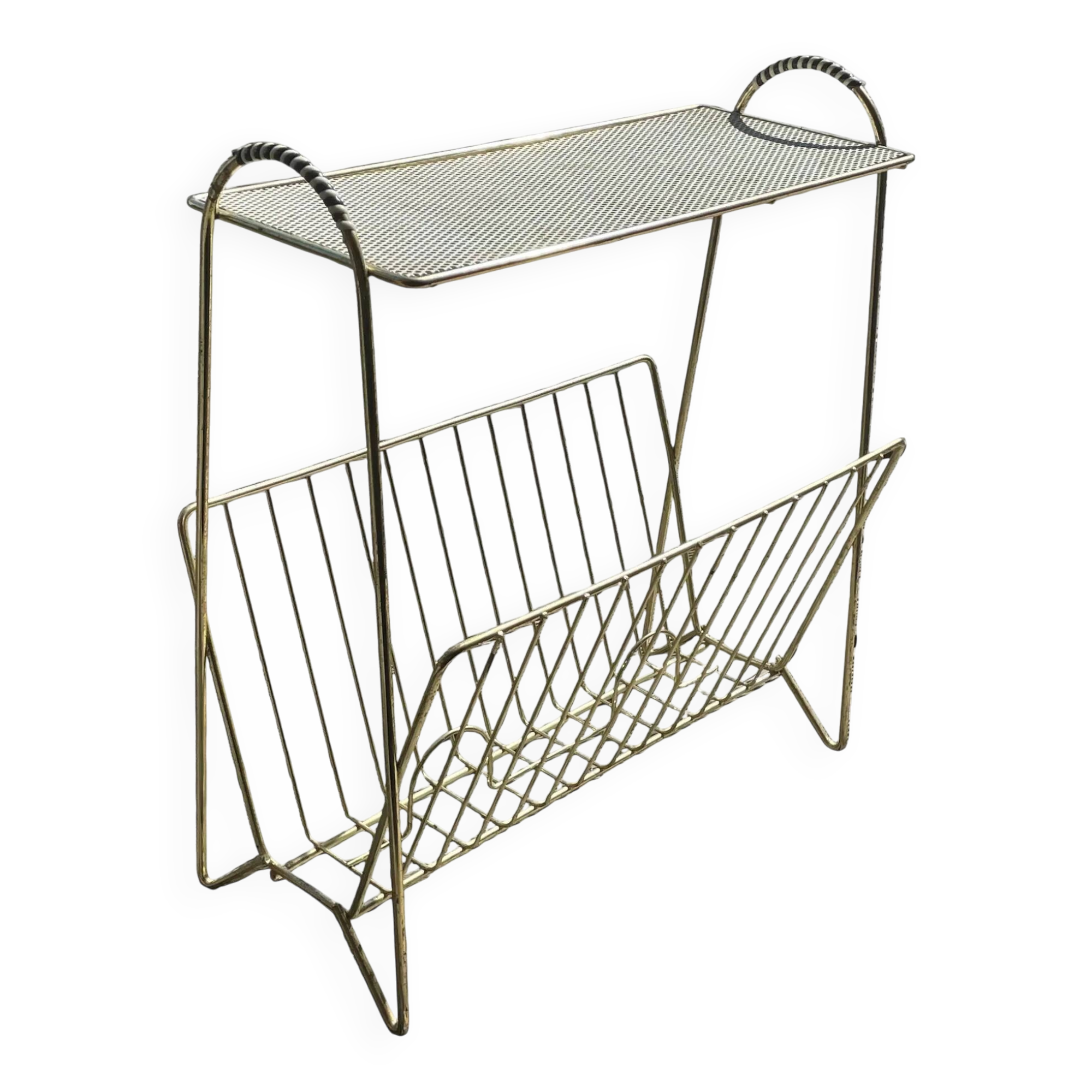 Metal wire and perforated sheet magazine rack