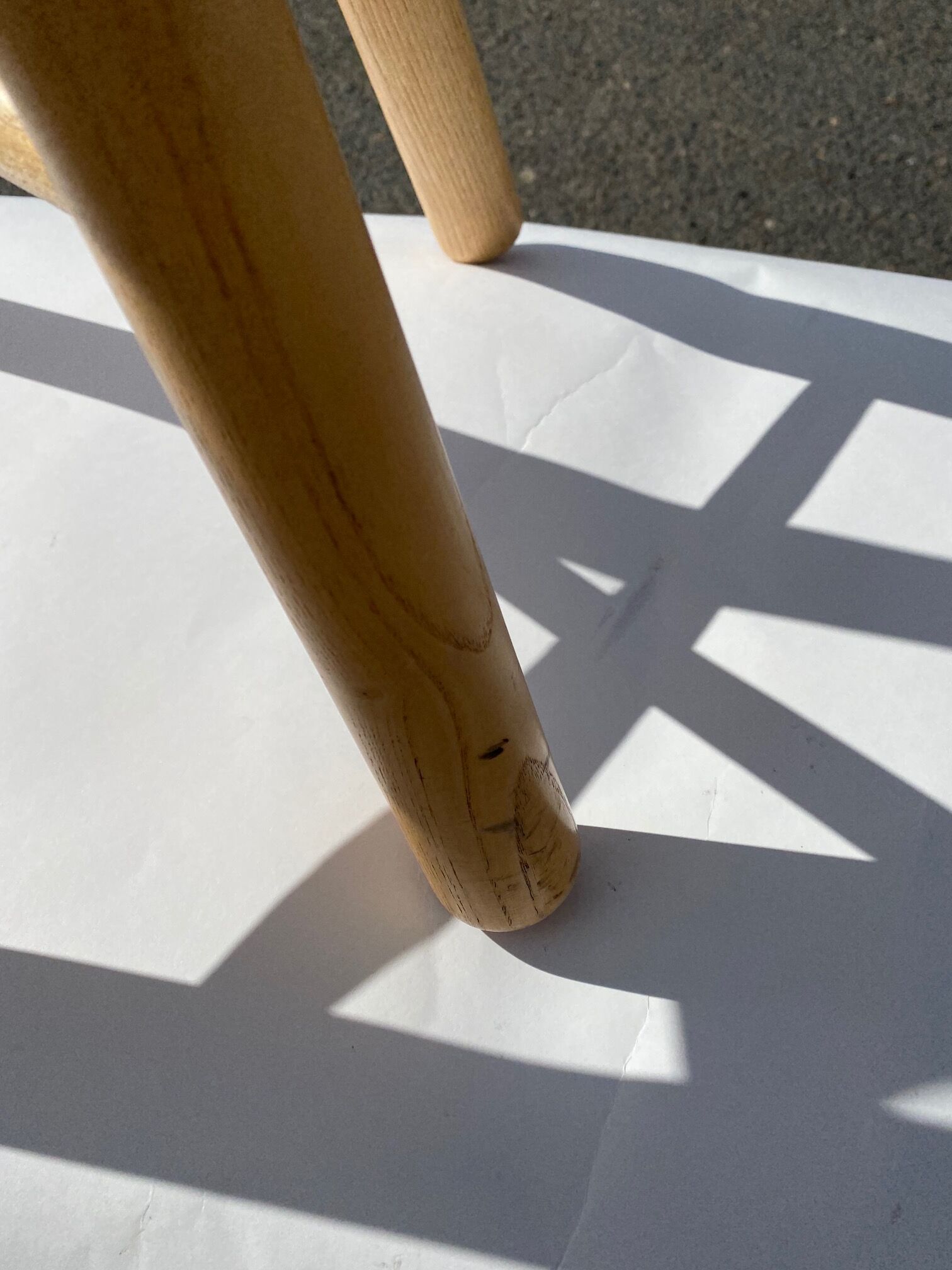 TAG purple sitting ash tabouret